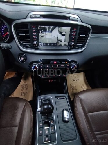 Kia Sorento-12