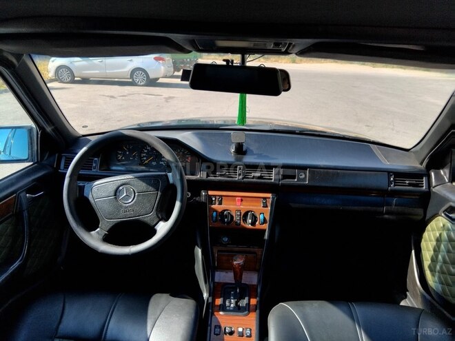 Mercedes E 220 1995, 403,888 km - 2.2 л - Bakı