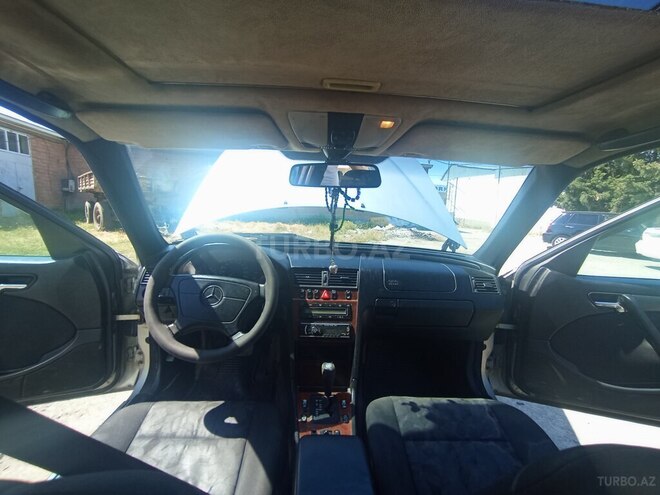 Mercedes C 200 1998, 350,000 km - 2.0 л - Ucar