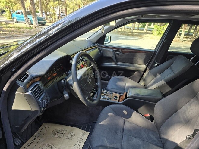 Mercedes E 240 1999, 325,000 km - 2.4 l - Xırdalan