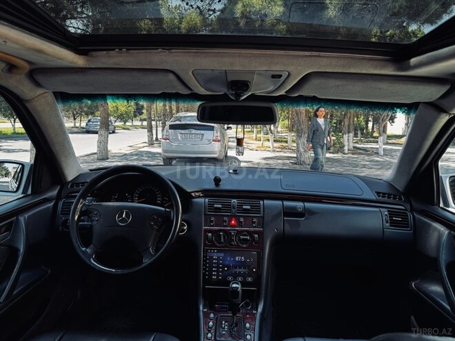 Mercedes E 220 d 2001, 268,000 km - 2.2 l - Sumqayıt