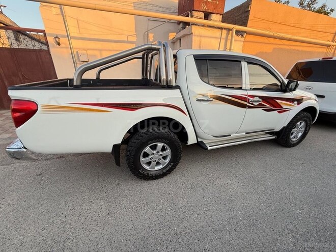 Mitsubishi L200 2014, 350,000 km - 2.5 л - Bakı
