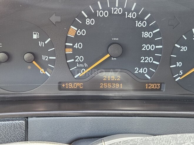 Mercedes E 240 1999, 255,500 km - 2.4 l - Bakı