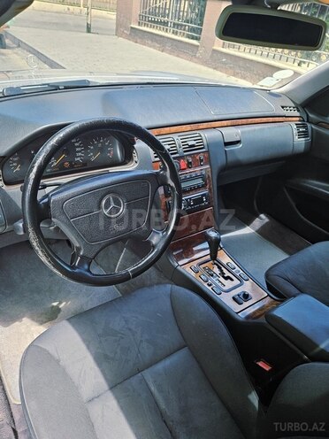 Mercedes E 240 1999, 255,500 km - 2.4 l - Bakı
