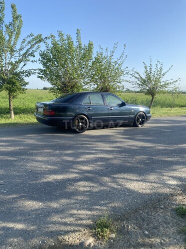 Mercedes E 240 1997, 400,000 km - 2.4 l - Ağcabədi