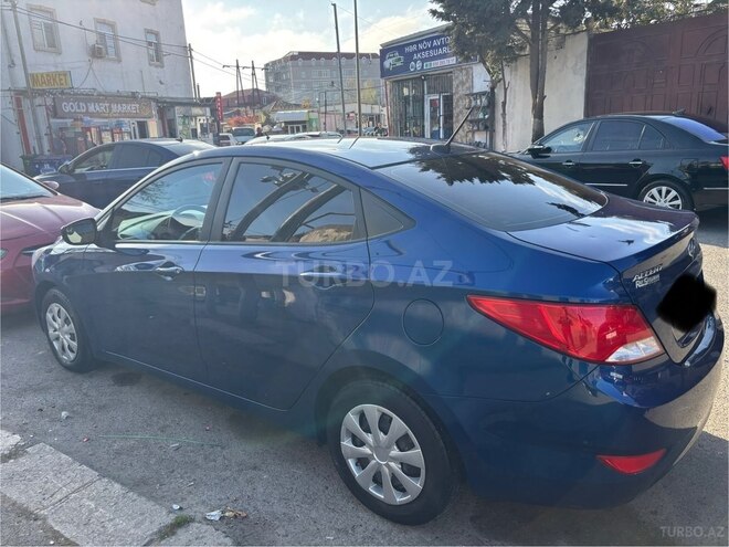 Hyundai Accent-4