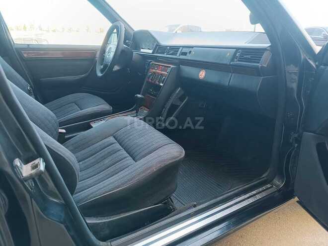 Mercedes E 220 1993, 355,000 km - 2.2 l - Bakı