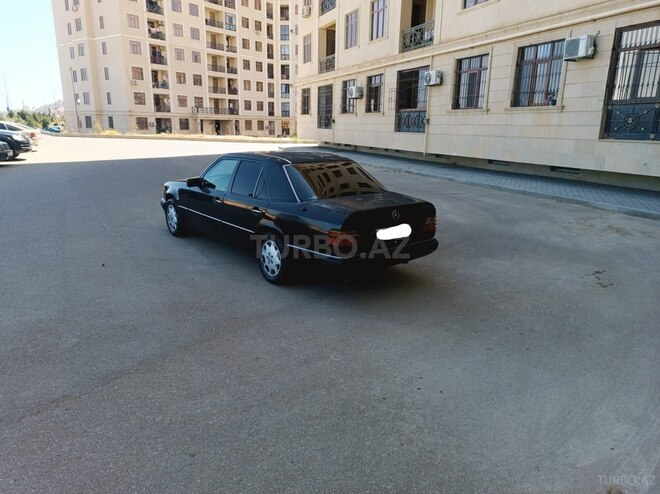 Mercedes E 220 1993, 355,000 km - 2.2 l - Bakı
