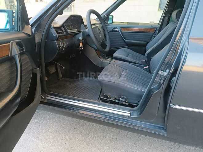 Mercedes E 220 1993, 355,000 km - 2.2 l - Bakı