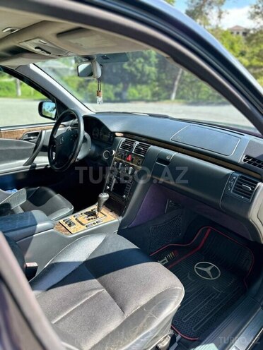 Mercedes E 280 1999, 300,000 km - 2.8 l - Quba