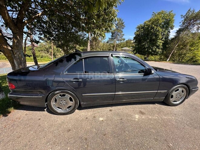 Mercedes E 280 1999, 300,000 km - 2.8 l - Quba