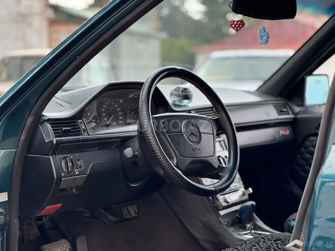 Mercedes E 280 1995, 450,000 km - 2.8 l - Göyçay
