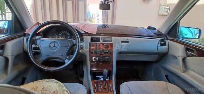Mercedes E 240 1998, 295,000 km - 2.4 l - Bakı