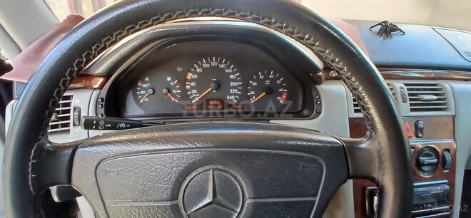 Mercedes E 240 1998, 295,000 km - 2.4 l - Bakı