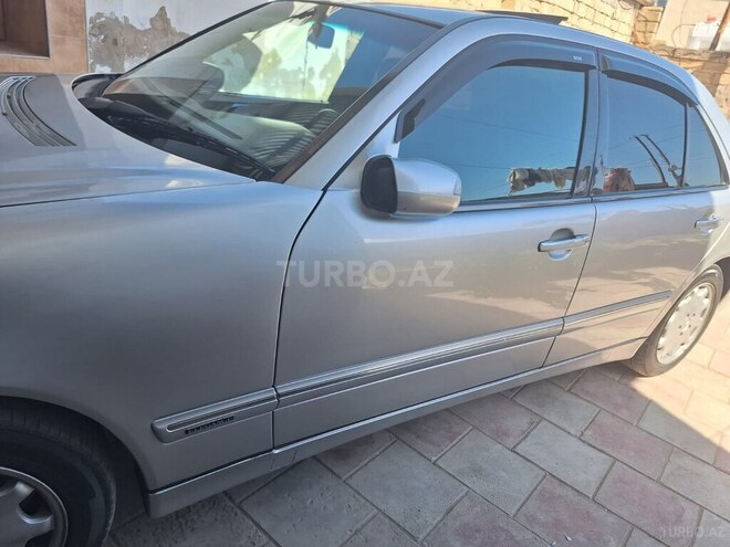 Mercedes E 220 d 2001, 438,000 km - 2.2 l - Bakı