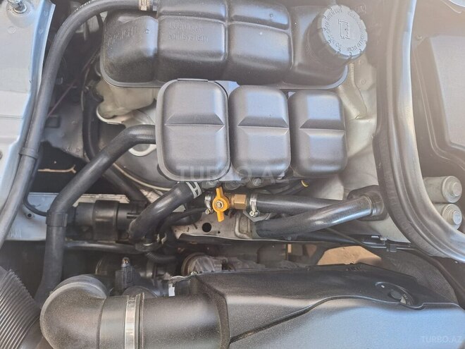Mercedes E 220 d 2001, 438,000 km - 2.2 l - Bakı