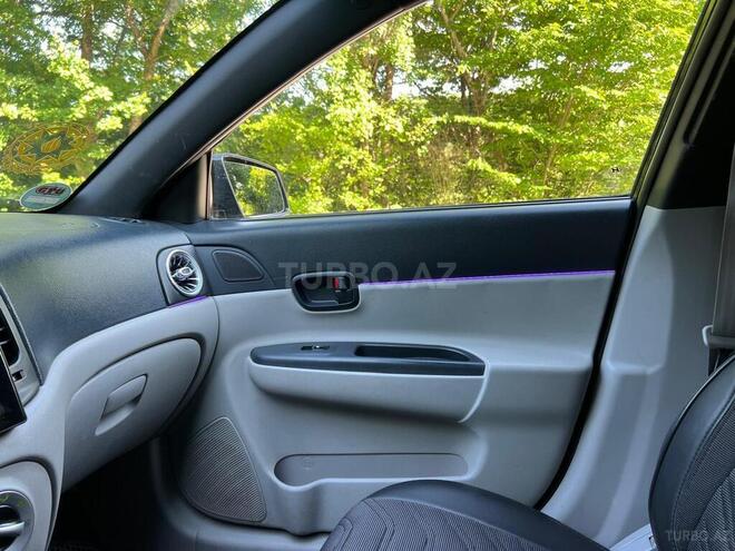 Hyundai Accent-5