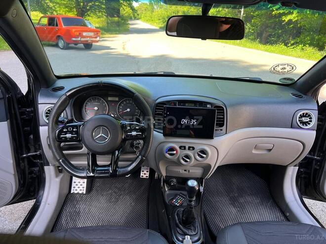 Hyundai Accent-7
