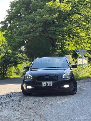 Hyundai Accent-12