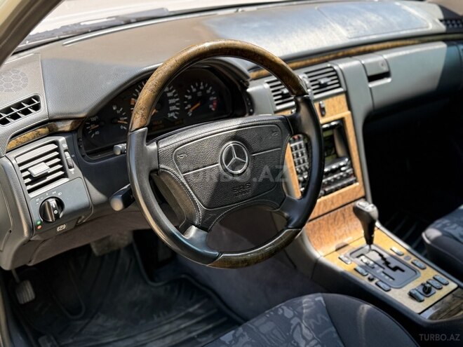 Mercedes E 240 1999, 295,542 km - 2.4 l - Gəncə