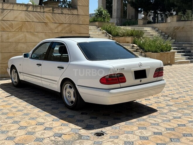 Mercedes E 240 1999, 295,542 km - 2.4 l - Gəncə