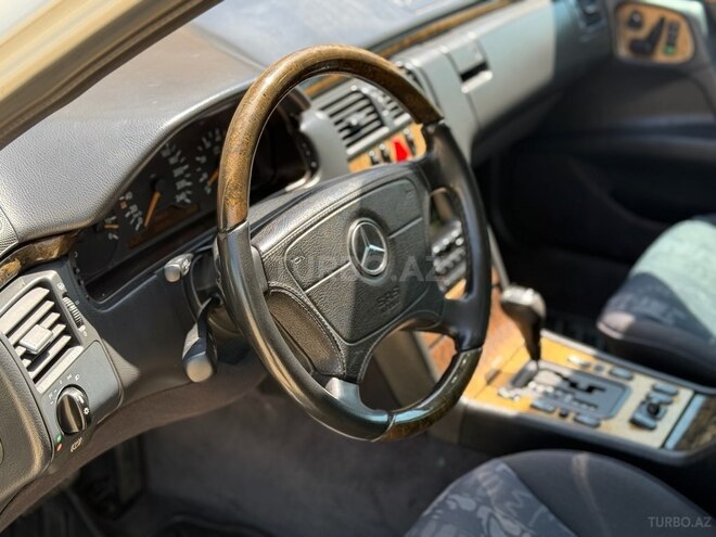 Mercedes E 240 1999, 295,542 km - 2.4 l - Gəncə