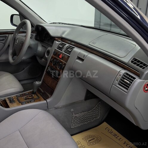 Mercedes E 240 1999, 290,111 km - 2.6 l - Sumqayıt