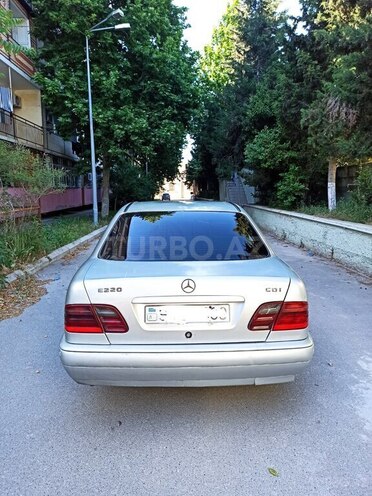 Mercedes E 220 d 1999, 297,500 km - 2.2 l - Bakı