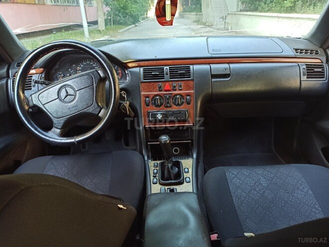 Mercedes E 220 d 1999, 297,500 km - 2.2 l - Bakı