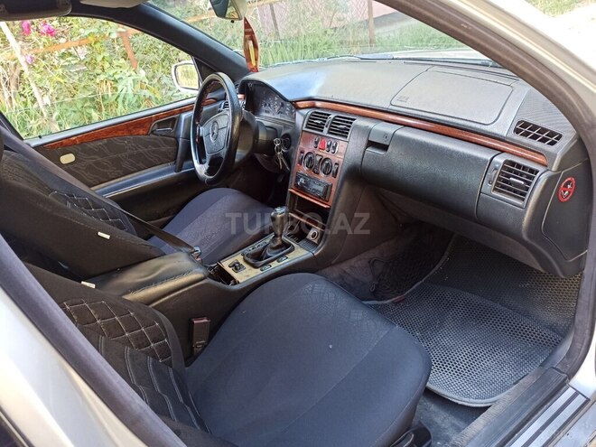 Mercedes E 220 d 1999, 297,500 km - 2.2 l - Bakı