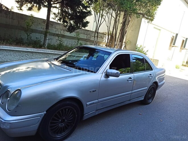 Mercedes E 220 d 1999, 297,500 km - 2.2 l - Bakı