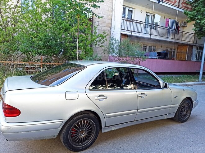 Mercedes E 220 d 1999, 297,500 km - 2.2 l - Bakı