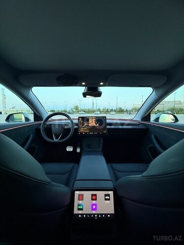 Tesla Model 3 2025, 3,700 km - 0.0 л - Bakı