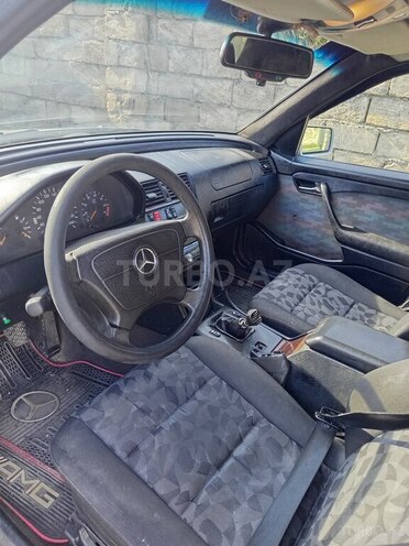 Mercedes C 180 1994, 260,000 km - 1.8 л - Astara