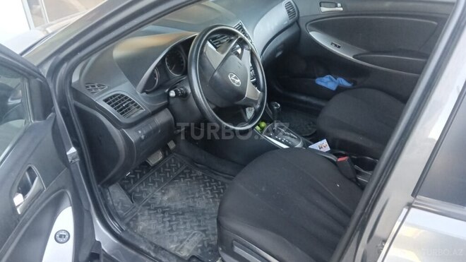 Hyundai Accent 2015, 200,000 km - 1.6 l - Bakı