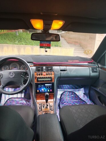 Mercedes E 240 2001, 122,312 km - 2.4 l - Qusar