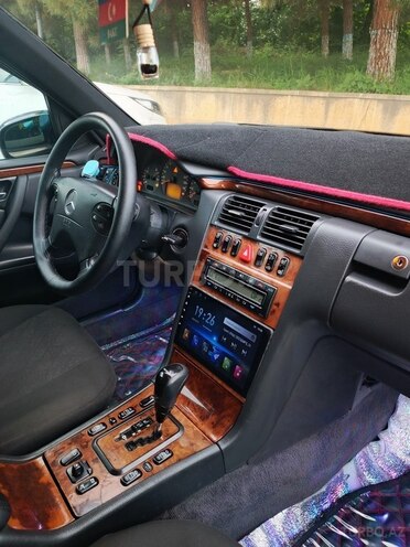 Mercedes E 240 2001, 122,312 km - 2.4 l - Qusar