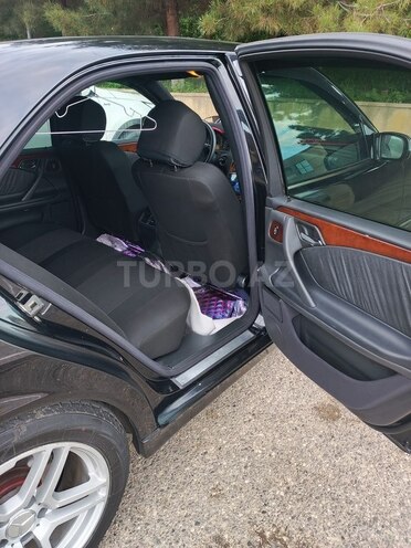 Mercedes E 240 2001, 122,312 km - 2.4 l - Qusar