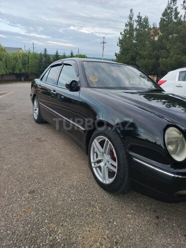 Mercedes E 240 2001, 122,312 km - 2.4 l - Qusar