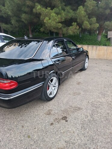 Mercedes E 240 2001, 122,312 km - 2.4 l - Qusar