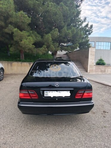 Mercedes E 240 2001, 122,312 km - 2.4 l - Qusar