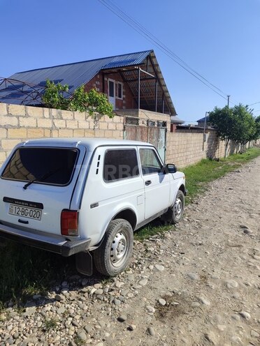 LADA (VAZ) Niva 2004, 300,000 km - 1.7 l - Qusar