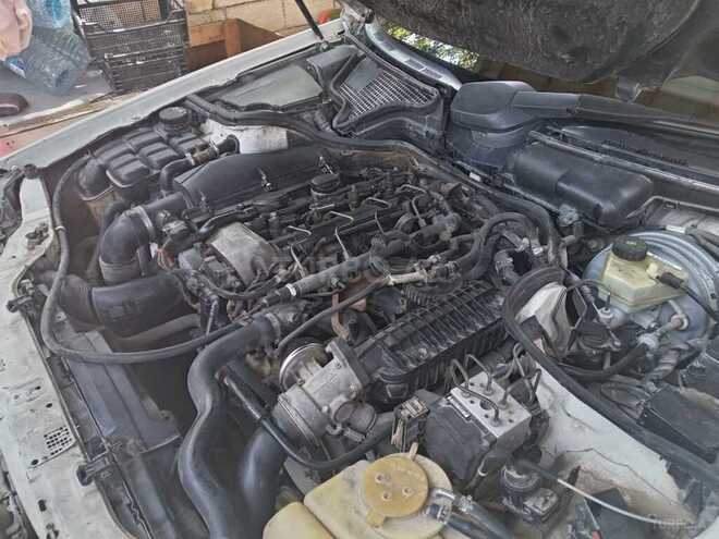 Mercedes E 220 d 2002, 458,000 km - 2.2 l - Salyan