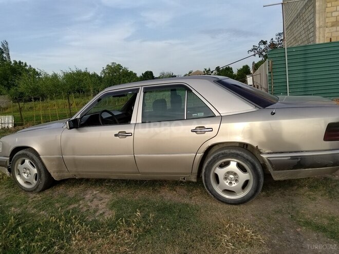 Mercedes E 220 1993, 520,000 km - 2.2 l - Gəncə