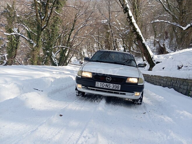 Opel Astra 1995, 488,721 km - 1.7 л - Qax