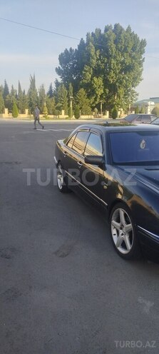 Mercedes E 240 1998, 685,840 km - 2.4 l - Balakən