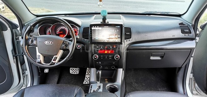 Kia Sorento-13