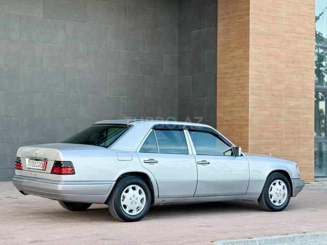 Mercedes E 220-10