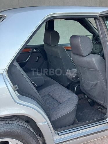 Mercedes E 220-18