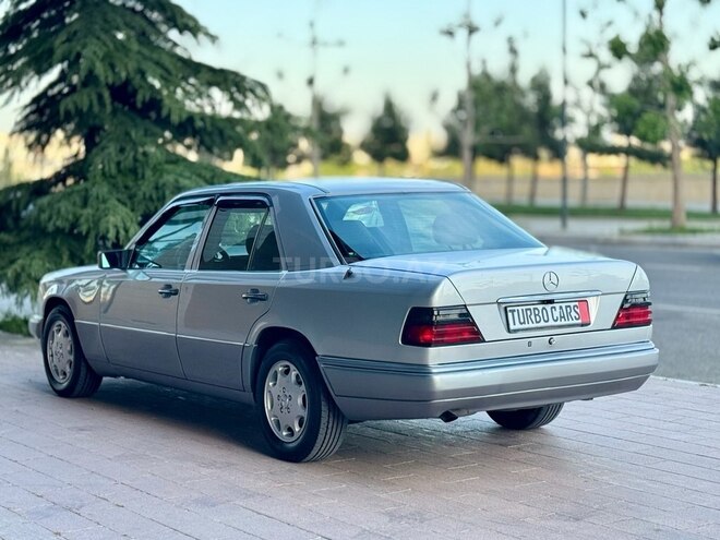 Mercedes E 220-9